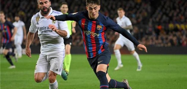 كارفاخال يعلق لأول مرة على هدف ريال مدريد الملغي أمام برشلونة