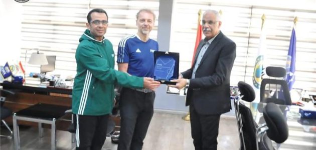 صور | وفد لجنة التطوير بـفيفا يزور اتحاد الكرة ويُكرم جمال علام